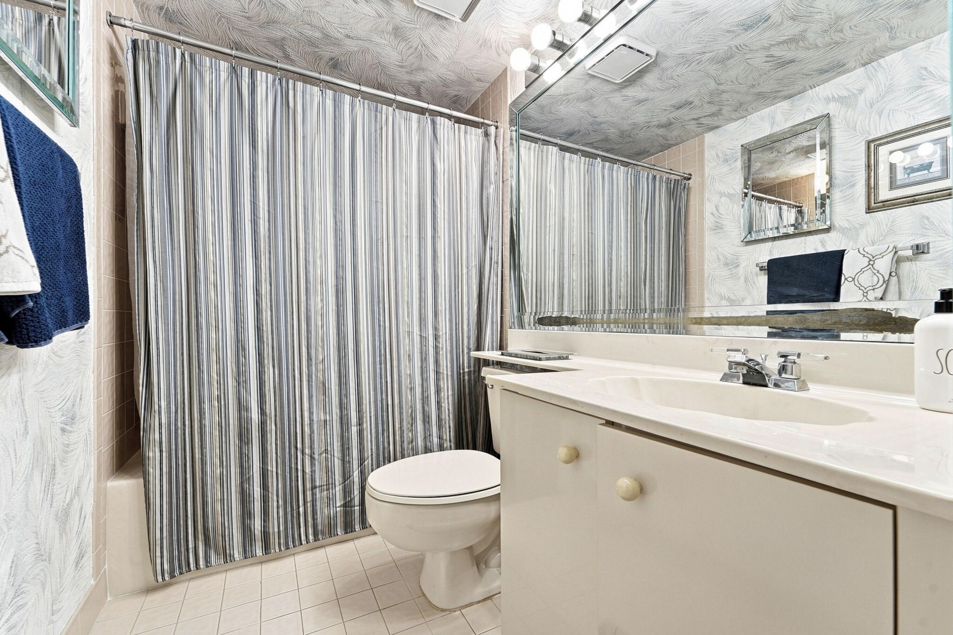7254 Fairfax Drive, Unit 304, Tamarac, FL 33321 Photo