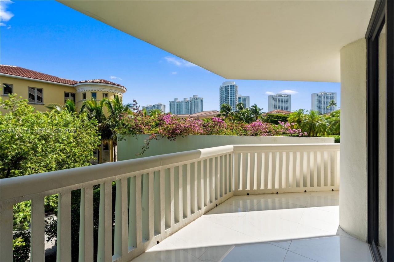1000 W Island Blvd, Unit 202, Aventura, FL 33160 Photo