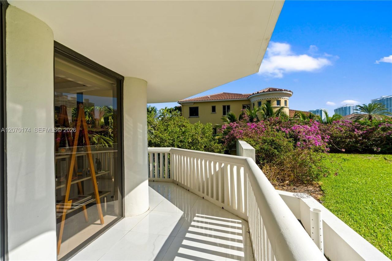 1000 W Island Blvd, Unit 202, Aventura, FL 33160 Photo