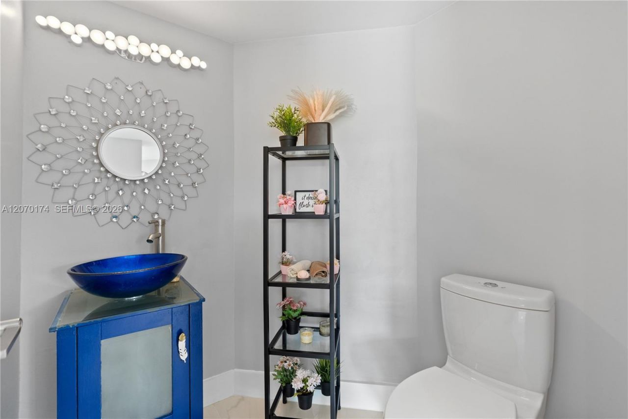 1000 W Island Blvd, Unit 202, Aventura, FL 33160 Photo