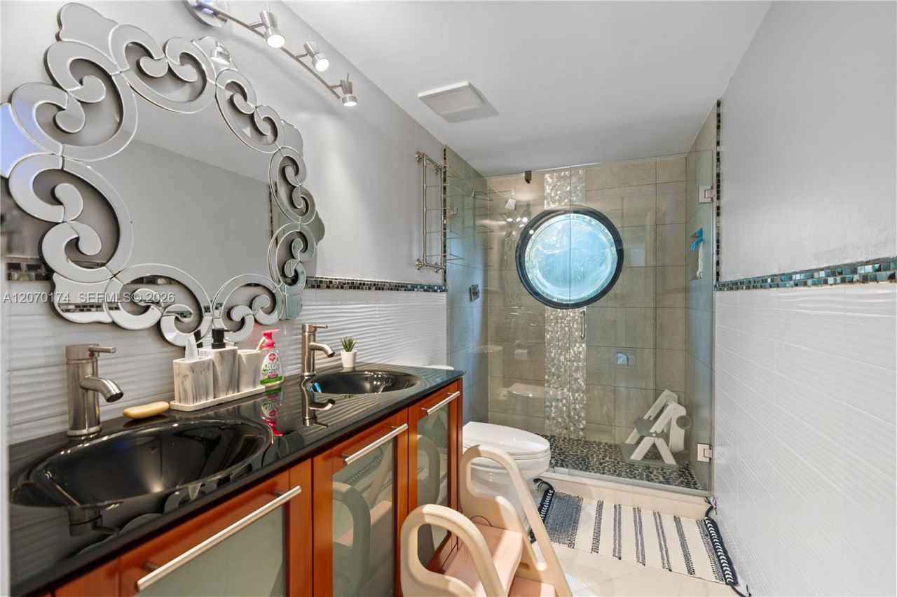1000 W Island Blvd, Unit 202, Aventura, FL 33160 Photo