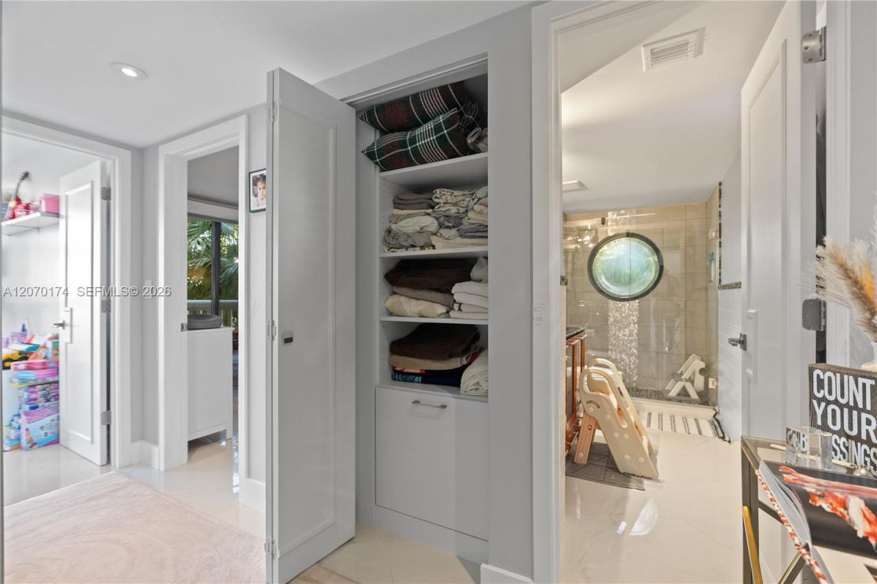 1000 W Island Blvd, Unit 202, Aventura, FL 33160 Photo