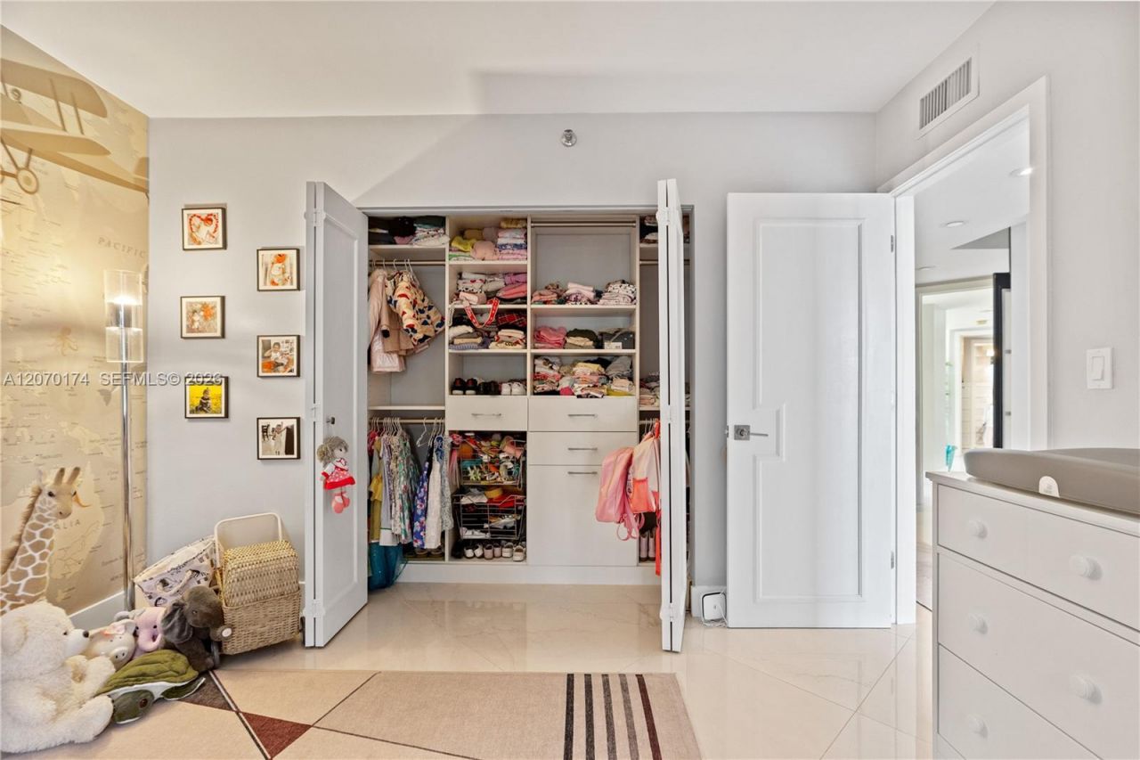 1000 W Island Blvd, Unit 202, Aventura, FL 33160 Photo