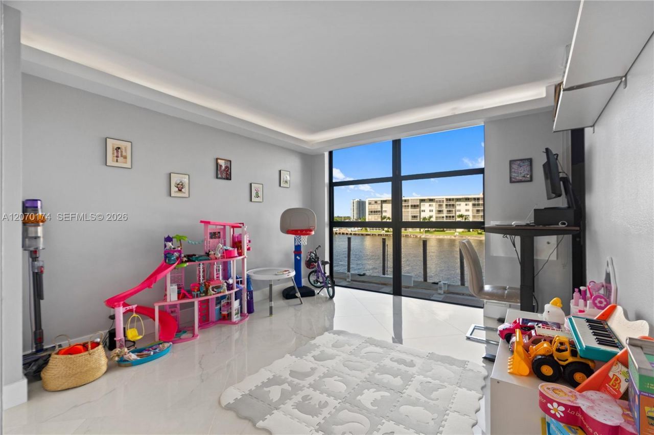 1000 W Island Blvd, Unit 202, Aventura, FL 33160 Photo