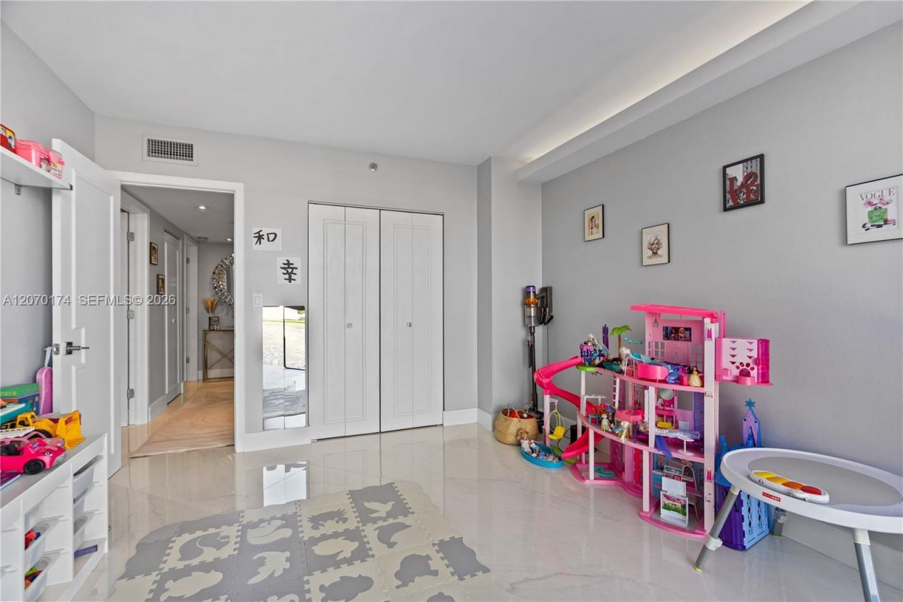 1000 W Island Blvd, Unit 202, Aventura, FL 33160 Photo