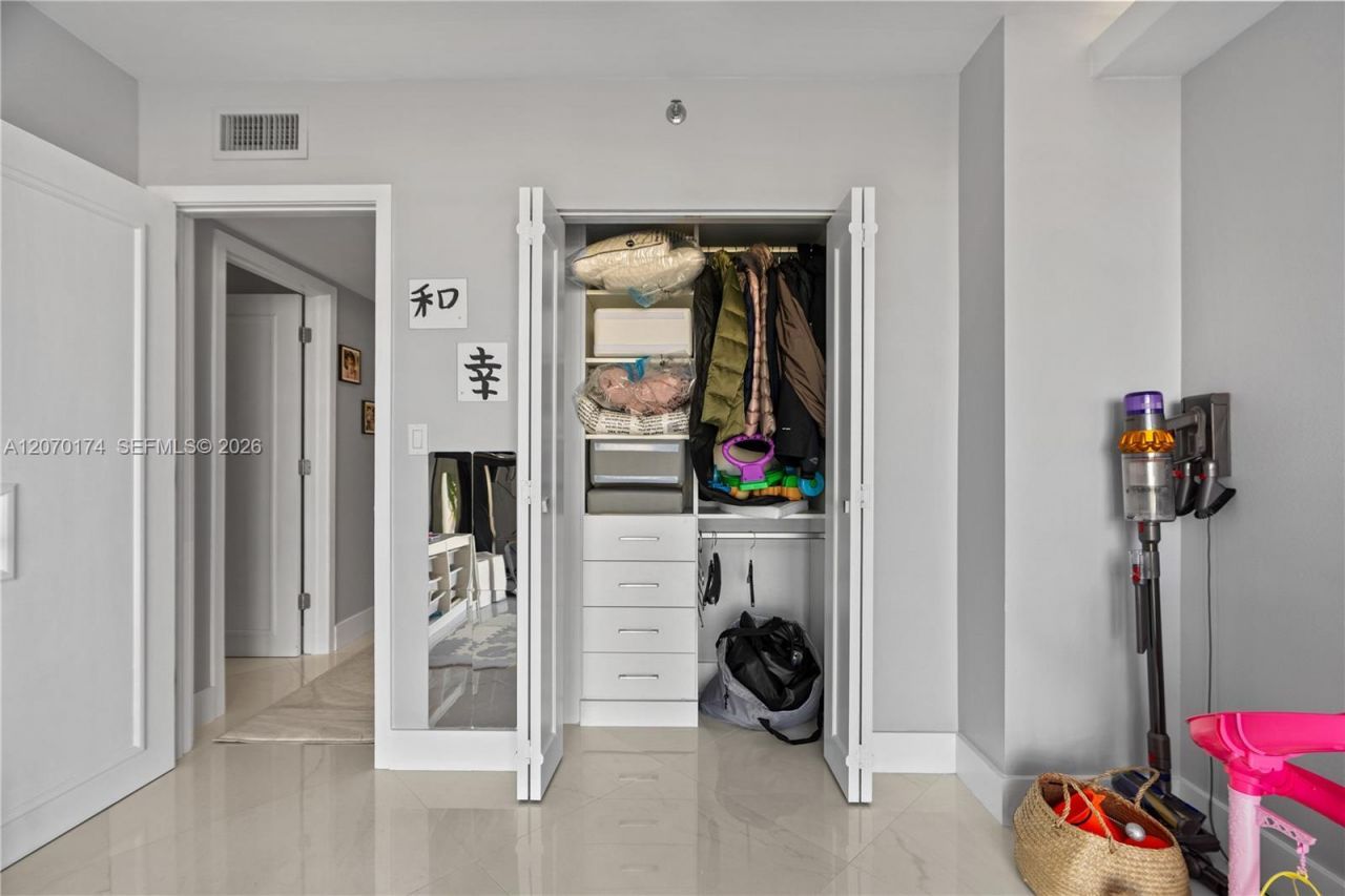1000 W Island Blvd, Unit 202, Aventura, FL 33160 Photo