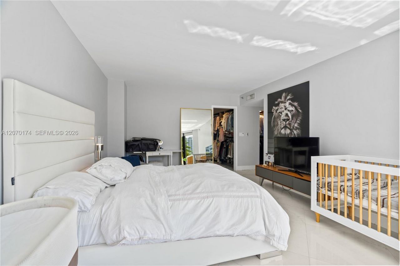 1000 W Island Blvd, Unit 202, Aventura, FL 33160 Photo