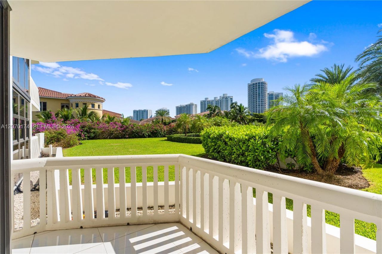 1000 W Island Blvd, Unit 202, Aventura, FL 33160 Photo