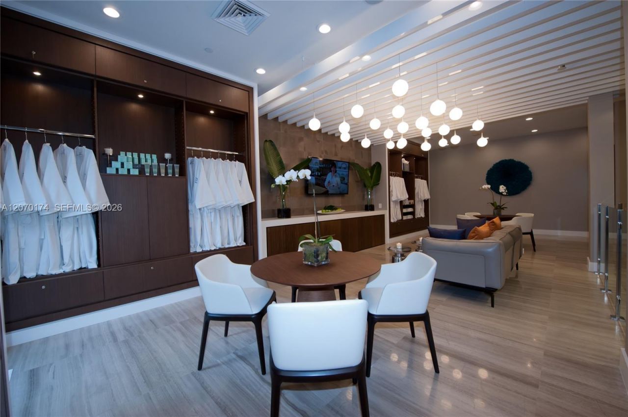 1000 W Island Blvd, Unit 202, Aventura, FL 33160 Photo