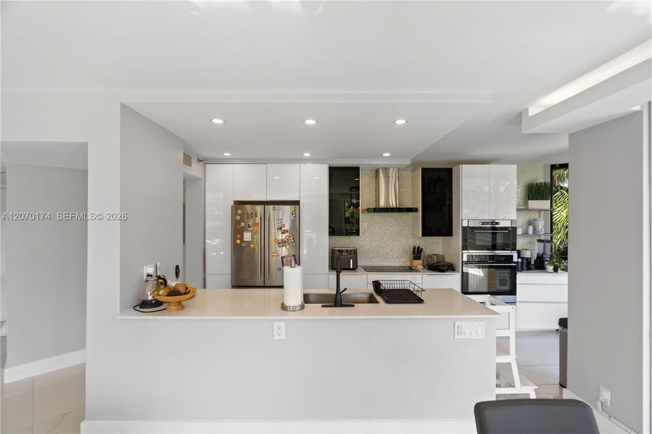 1000 W Island Blvd, Unit 202, Aventura, FL 33160 Photo