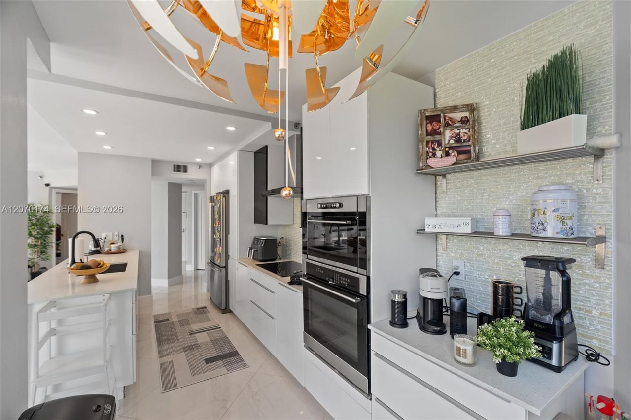 1000 W Island Blvd, Unit 202, Aventura, FL 33160 Photo