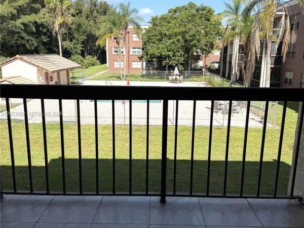 7020 Nova Dr, Unit 209D, Davie, FL 33317