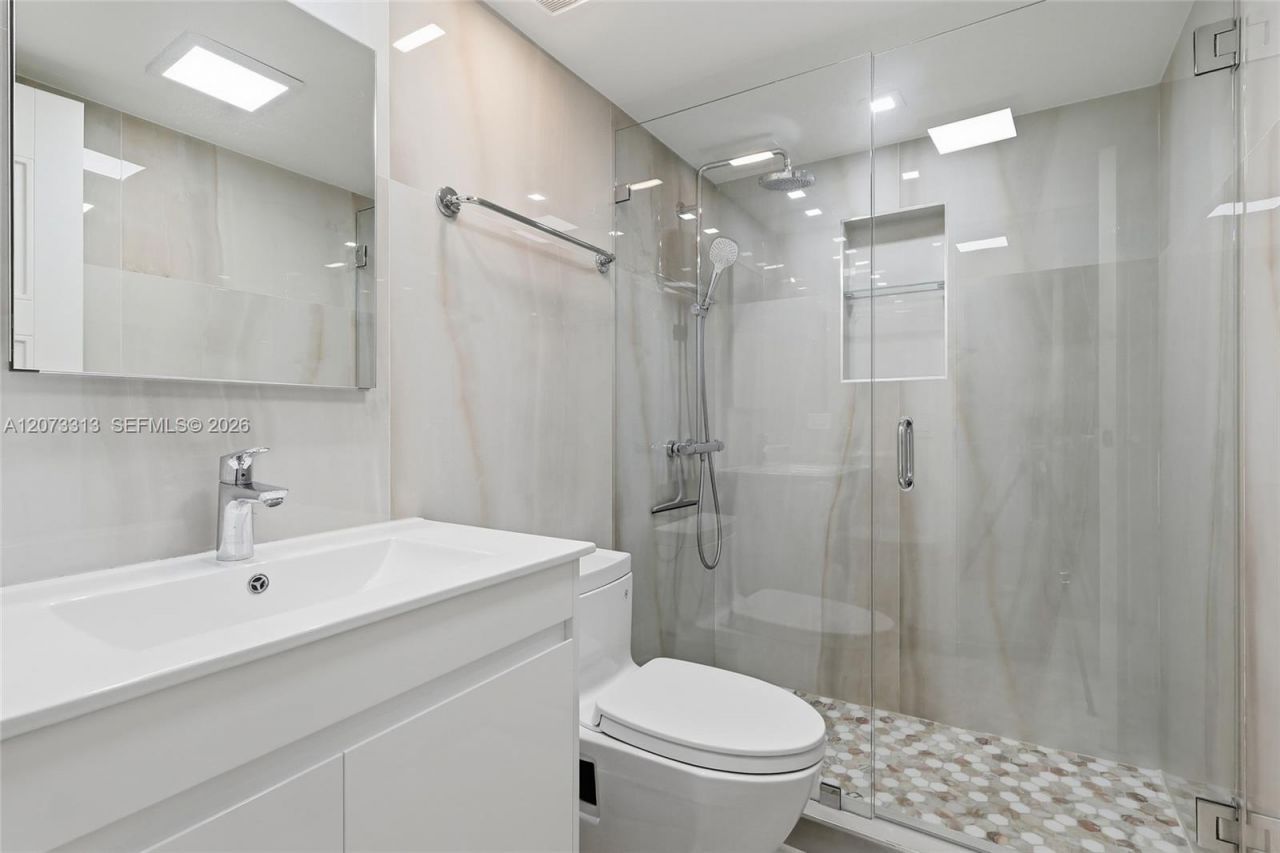 250 174th St , Unit 2004, Sunny Isles Beach, FL 33160 Photo