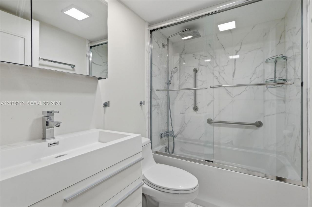 250 174th St , Unit 2004, Sunny Isles Beach, FL 33160 Photo