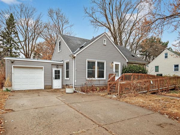 2057 Giesmann Street, Roseville, MN 55113