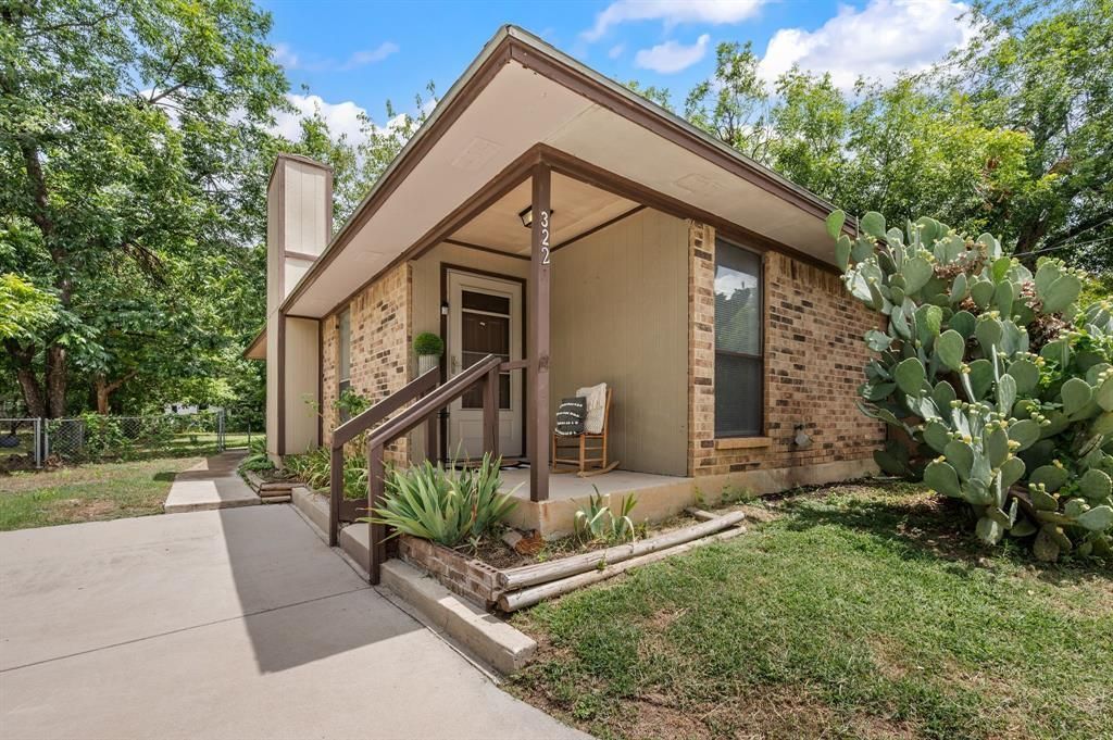 320 W Congress Street, Denton, TX 76201 Main Photo