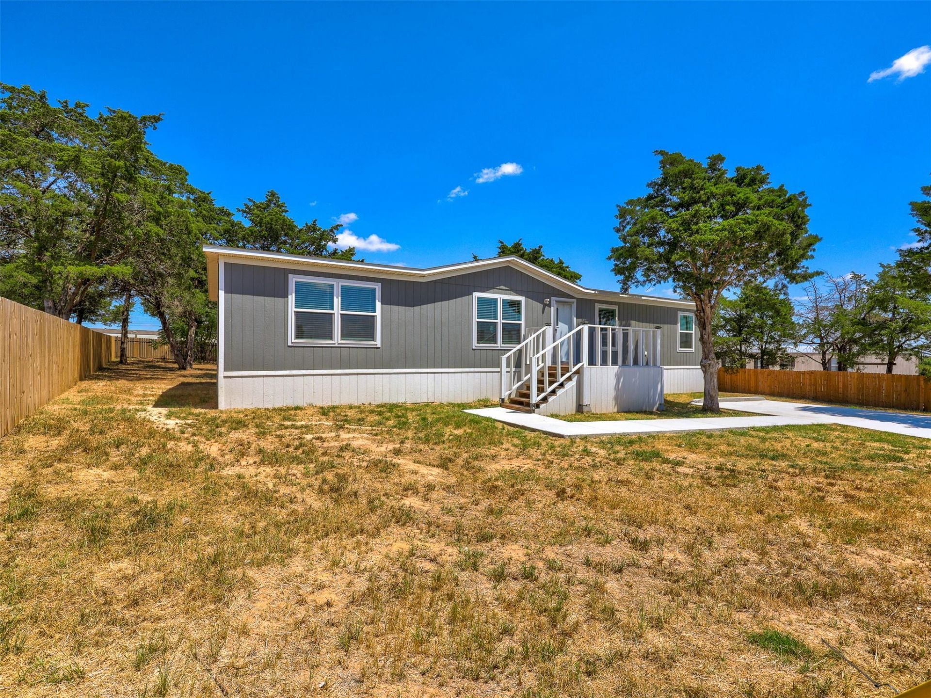 146 Monte Vista Dr, Elgin, TX 78621 Main Photo