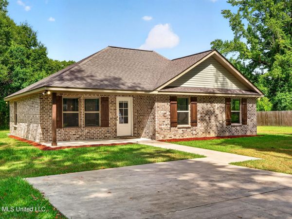 916 Central Avenue, Picayune, MS 39466