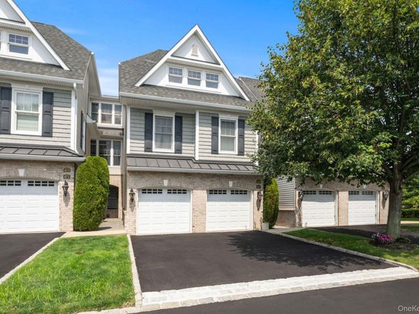 469 Pacing Way , Westbury, NY 11590