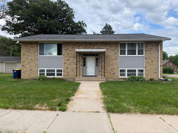 305 N Van Buren Avenue , Springfield, MN 56087