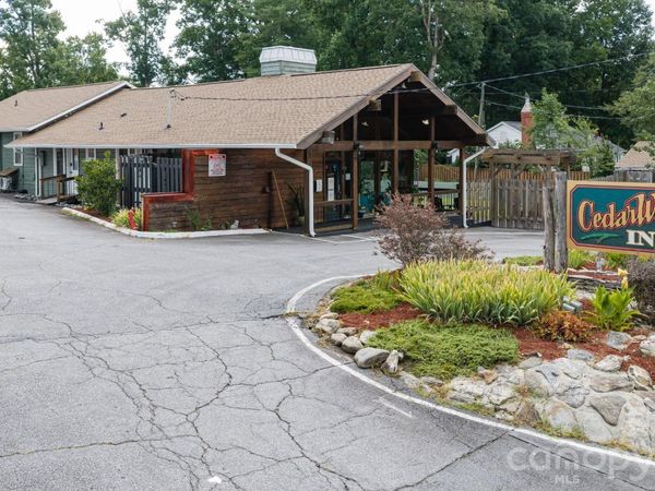 1510 Greenville Highway, Hendersonville, NC 28792