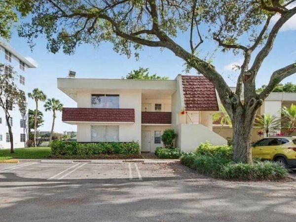 3200 N Course Lane, Unit 116, Pompano Beach, FL 33069