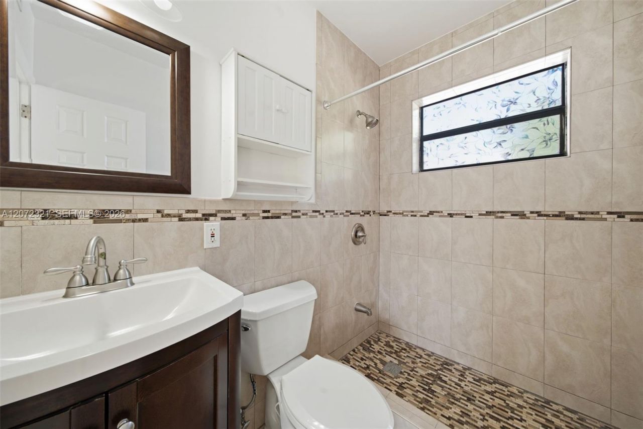 9300 NW 32nd Ct , Unit 9300, Miami, FL 33147 Photo