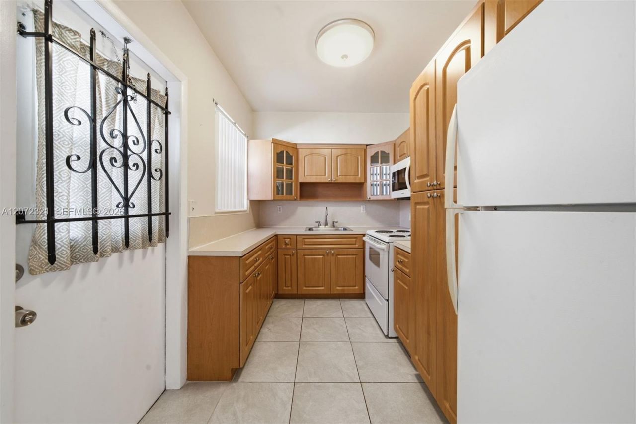 9300 NW 32nd Ct , Unit 9300, Miami, FL 33147 Photo