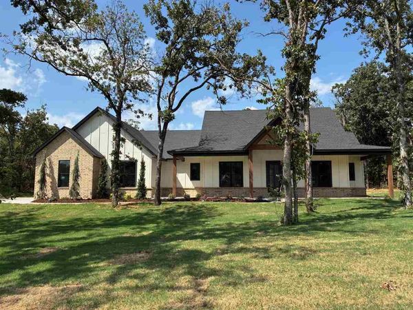 21113 Reserve Cir., Harrah, OK 73045