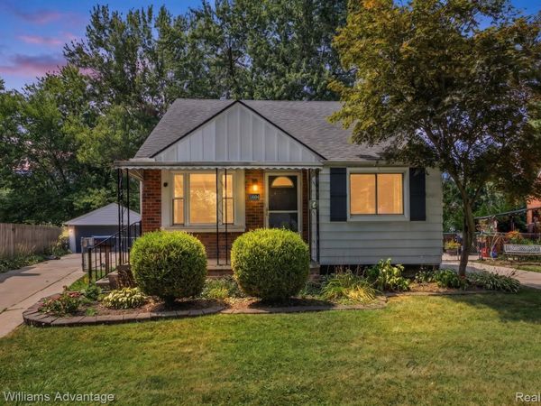 19994 Hunt Club Drive , Harper Woods, Mi 48225