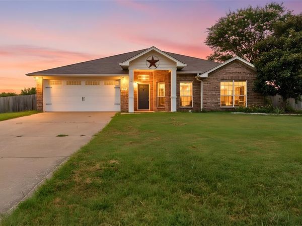 833 Greenwood Circle , Lindale, TX 75771