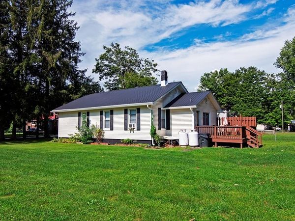 134 E Maple, Alderson, WV 24910