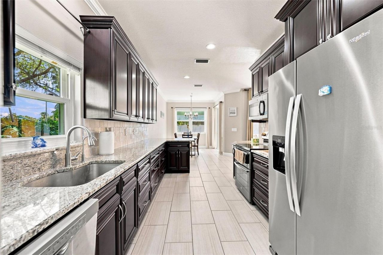 7707 33rd Street E, Sarasota, FL 34243 Photo