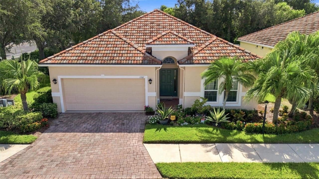 7707 33rd Street E, Sarasota, FL 34243 Photo