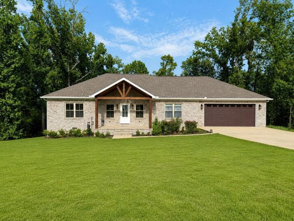 320 HAWTHORNE LN, Savannah, TN 38372