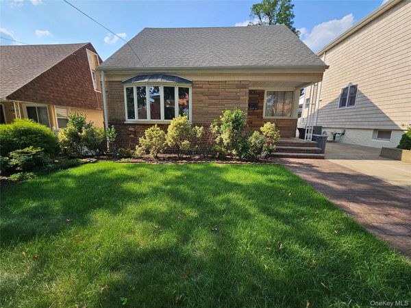 248-41 Thebes Avenue , Little Neck, NY 11362
