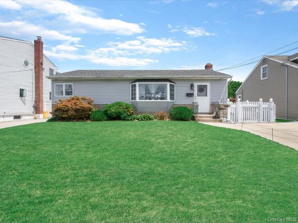 208 N 3rd Street , Bethpage, NY 11714
