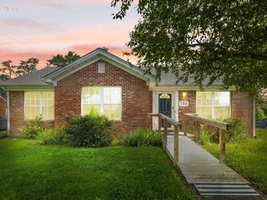 100 Henry Drive, Berea, KY 40403