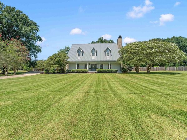 627 Morrow Ave, Zachary, LA 70791