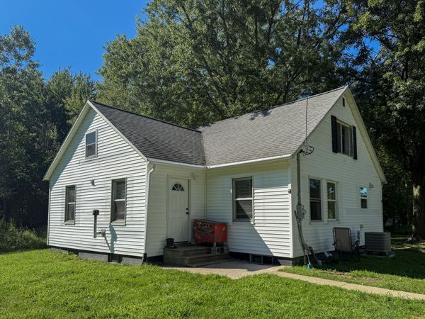 2661 E Empire Avenue, Benton Harbor, MI 49022