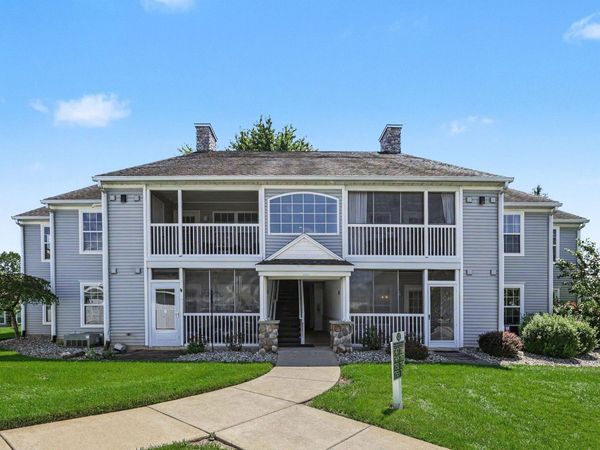 749 W Barrington Circle, Jackson, MI 49203