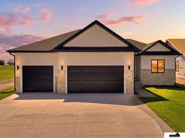 8821 Honeybee Lane, Lincoln, NE 68526