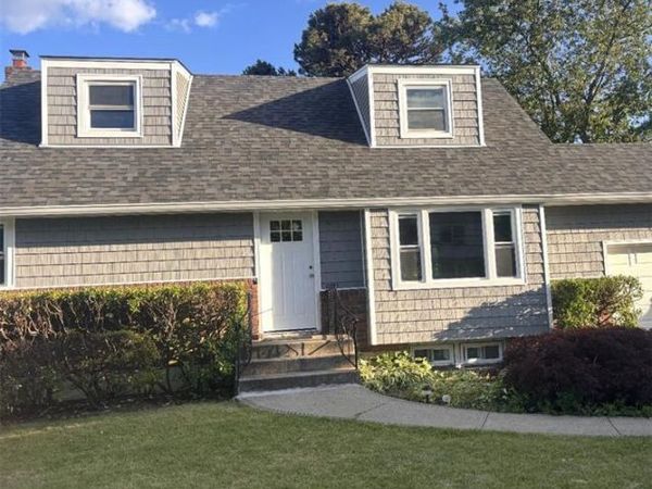 216 N Hawthorne Street , Massapequa, NY 11758