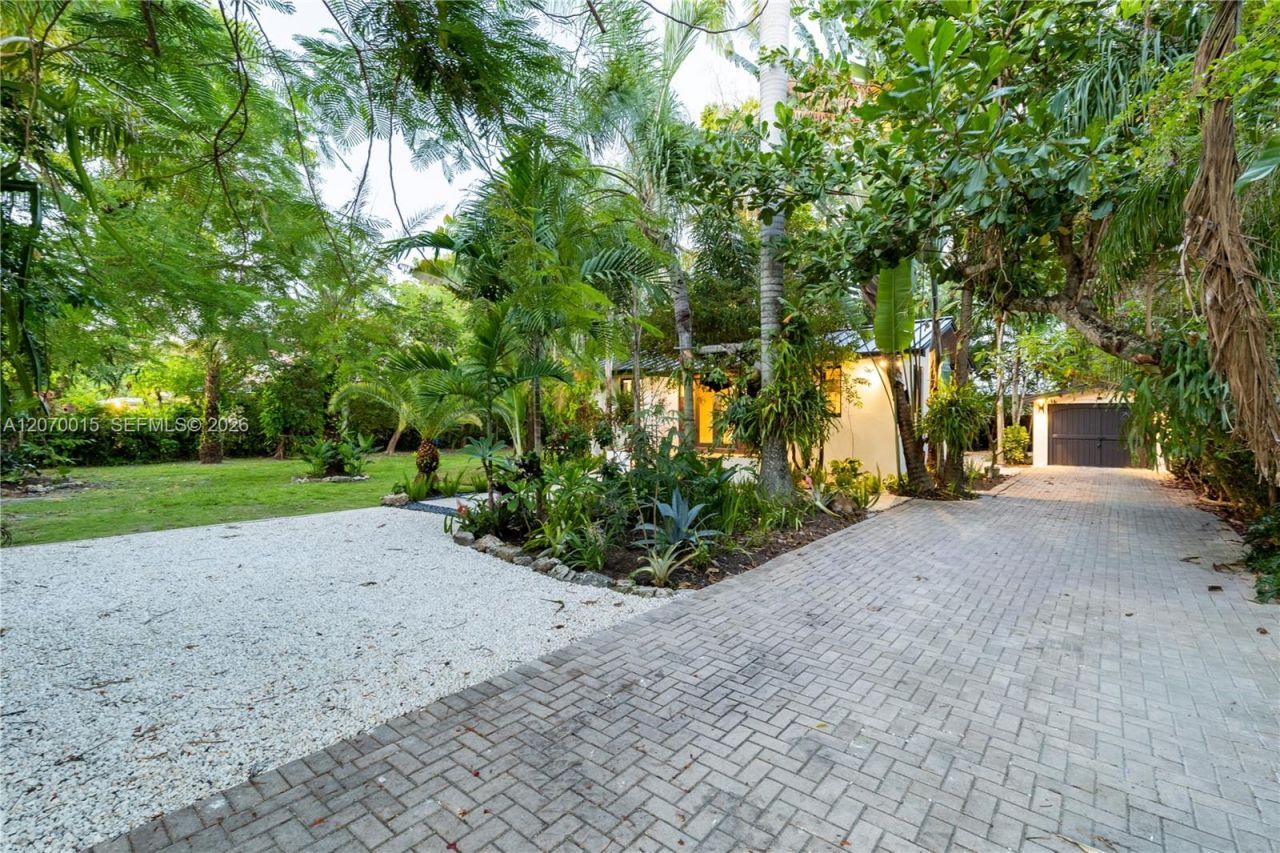 10901 NE 3rd Ave , Miami, FL 33161 Photo