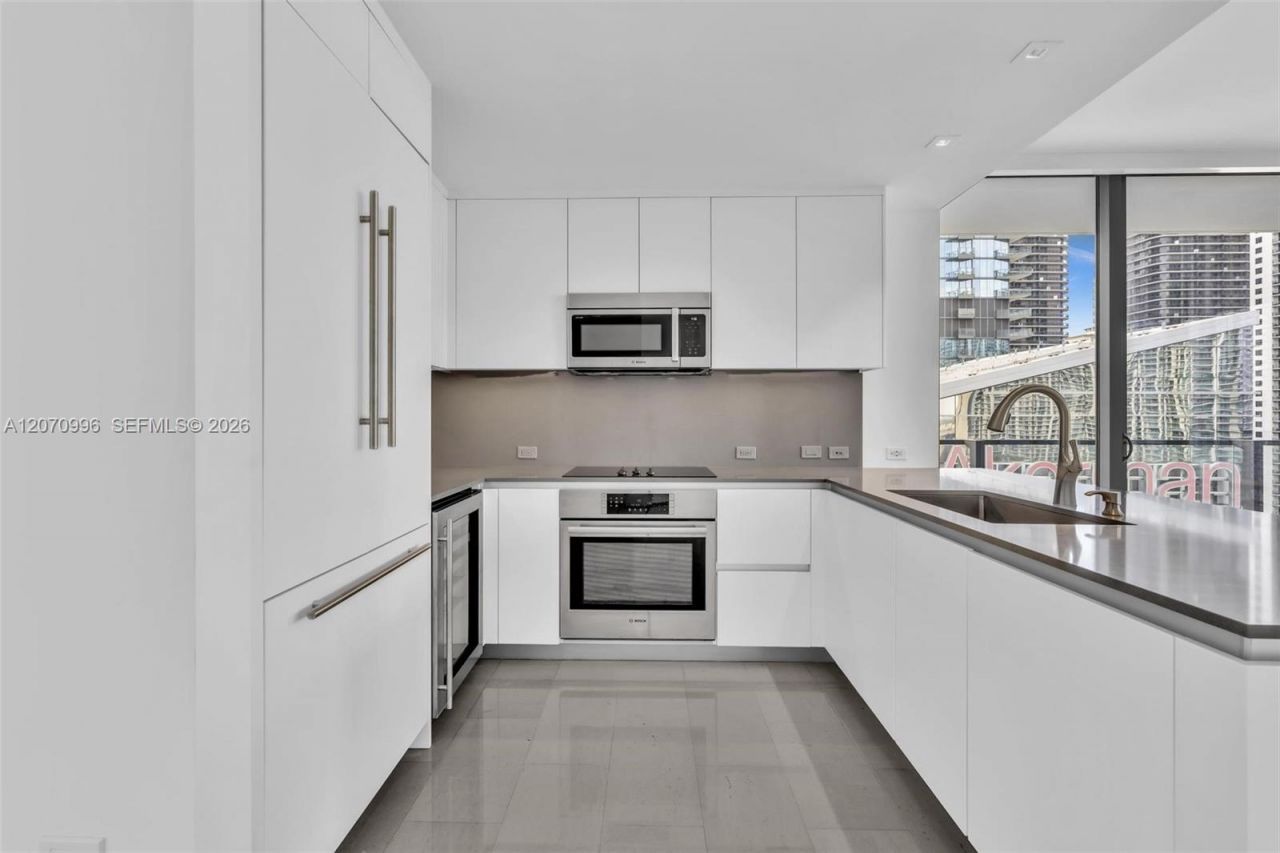 68 SE 6th St, Unit 1702, Miami, FL 33131 Photo