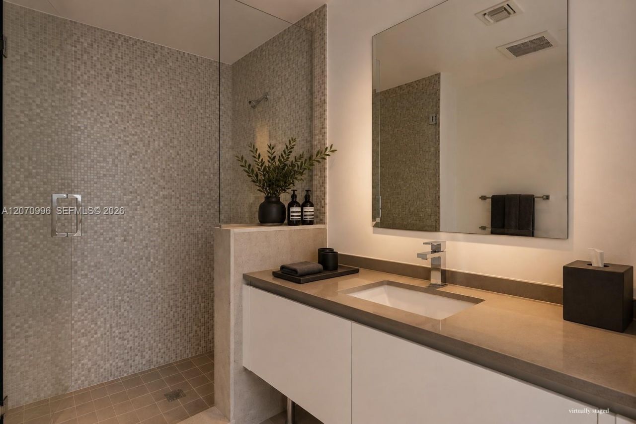 68 SE 6th St, Unit 1702, Miami, FL 33131 Photo