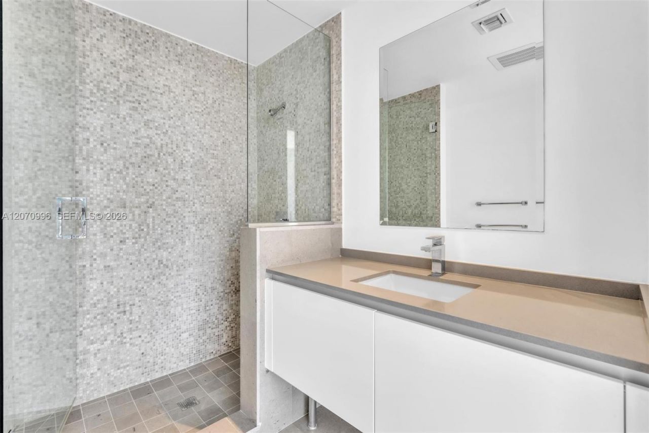 68 SE 6th St, Unit 1702, Miami, FL 33131 Photo