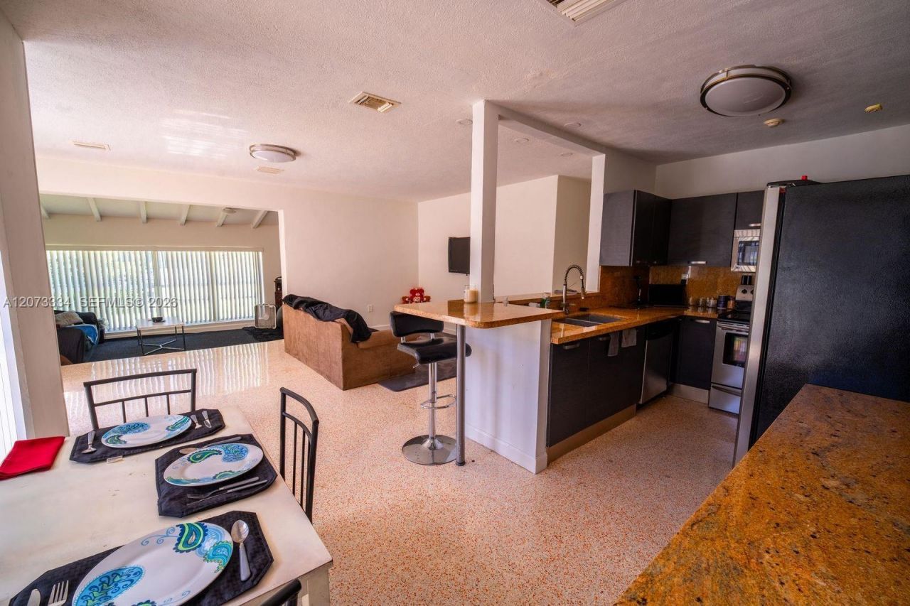 11600 NE 6th Ave , Biscayne Park, FL 33161 Photo