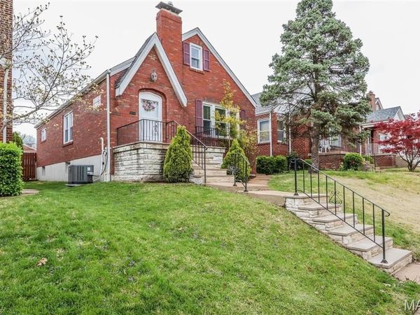 5621 Pernod Avenue, St Louis, MO 63139