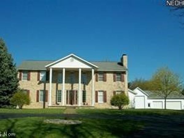 1415 Lake Center Street NW, Uniontown, OH 44685